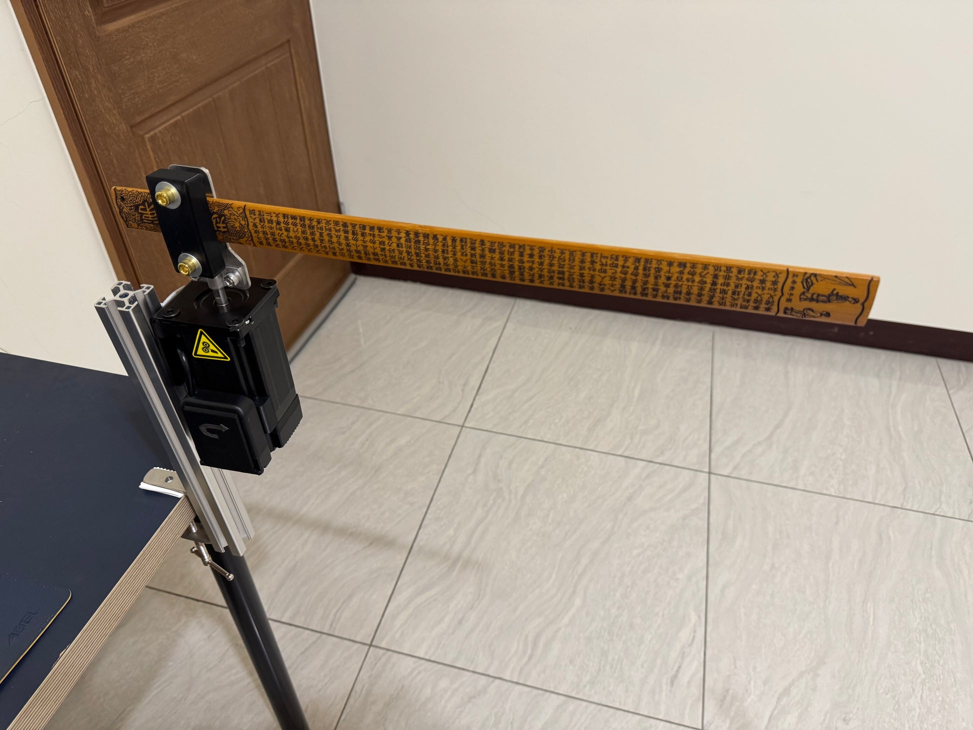 Portable BDSM spanking device for impact scenes